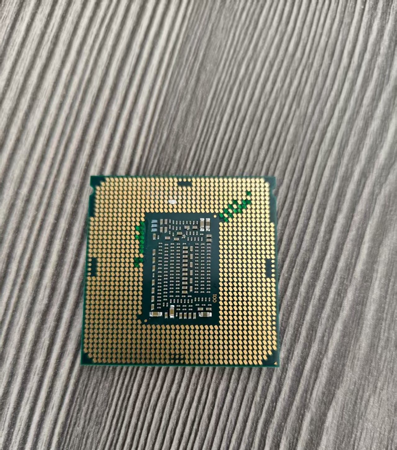 100元8代E3神教2144 2174 2274G处理器攻略,功耗50瓦U2固态32万分 - 鹿快