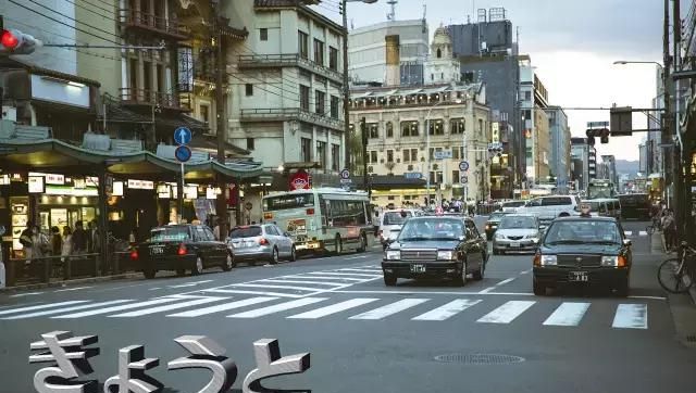 你知道这样的3D字体是如何制作的吗?实则超级简单!