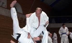 普京大秀外语技能 现场抓包犯错词的翻译 调侃其是土匪 - 鹿快