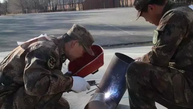 word天,军人这些爆表的专业技能你见过几样?