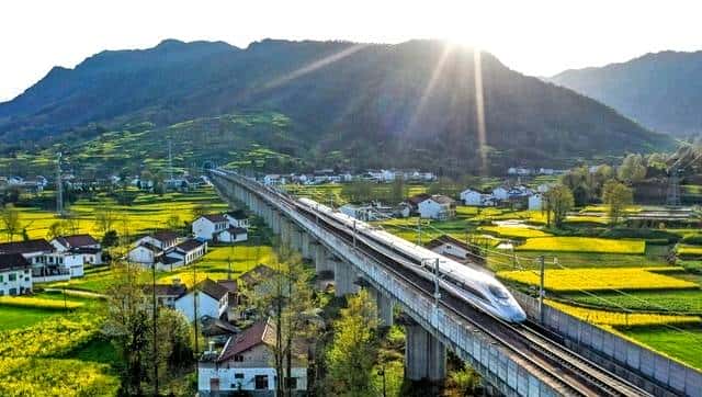 为啥提黄土高坡,陕西总括号标“陕北”?陕西三兄弟指谁?