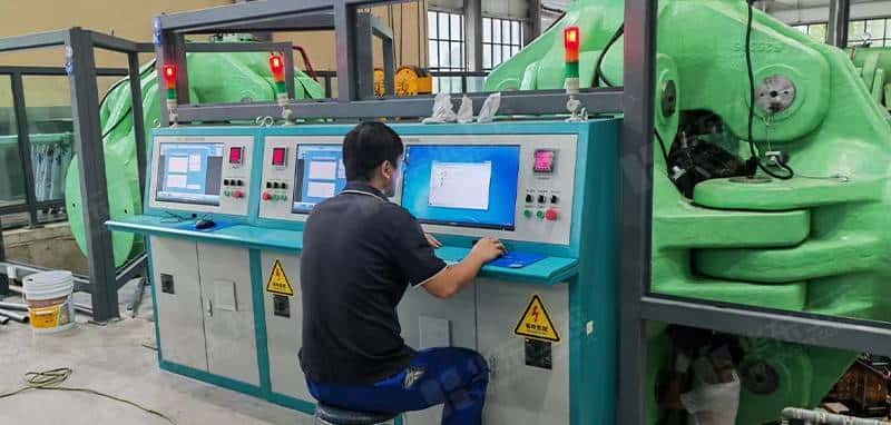 操作台:压机设备的智能神经中枢与高效生产指挥官