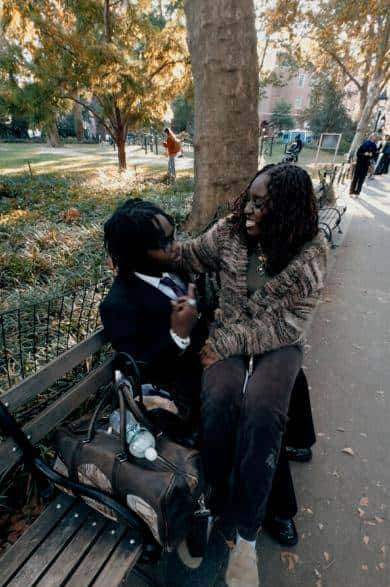 纽约时报|为何不欢迎你坐下？纽约的公共长椅正在缓慢消亡 - 鹿快