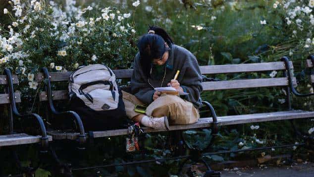 纽约时报|为何不欢迎你坐下?纽约的公共长椅正在缓慢消亡