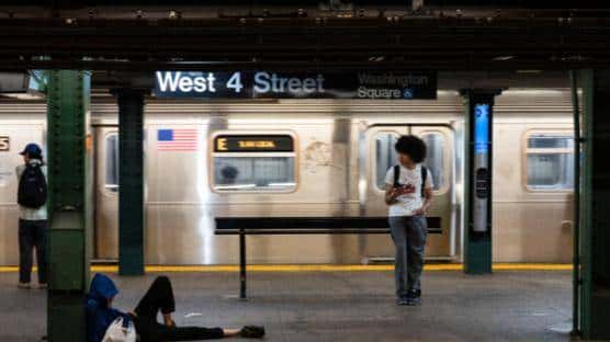 纽约时报|为何不欢迎你坐下?纽约的公共长椅正在缓慢消亡