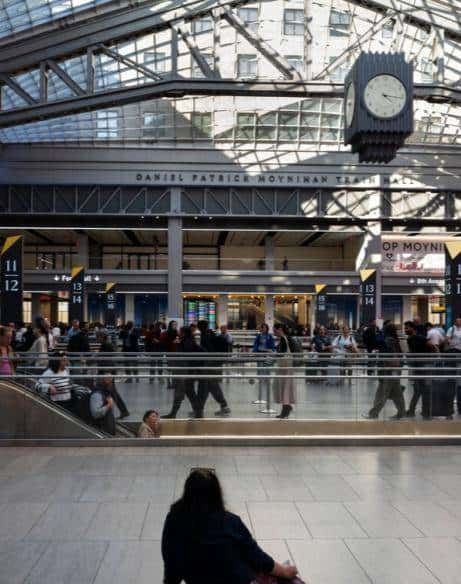 纽约时报|为何不欢迎你坐下?纽约的公共长椅正在缓慢消亡