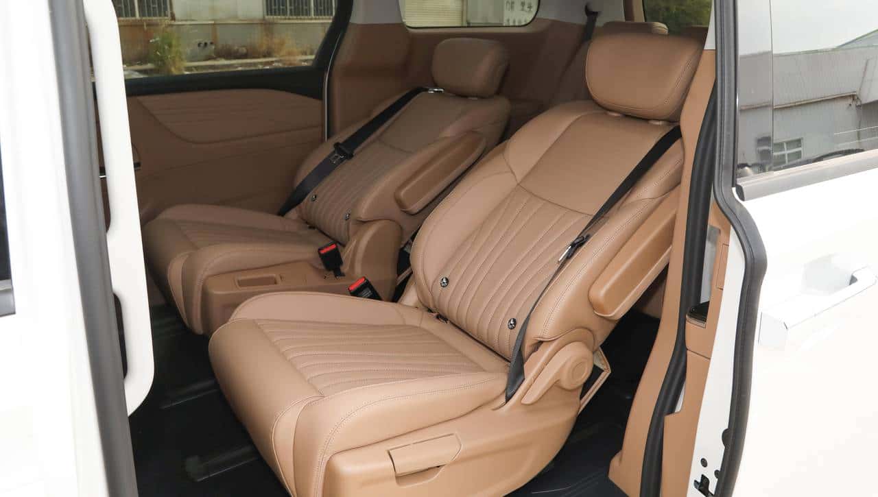 7.3s破百，油耗5.4L+续航1150km，7座布局，瑞风RF8好开又好坐！