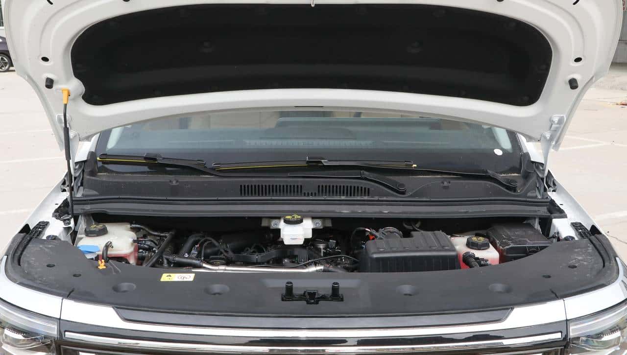 7.3s破百，油耗5.4L+续航1150km，7座布局，瑞风RF8好开又好坐！