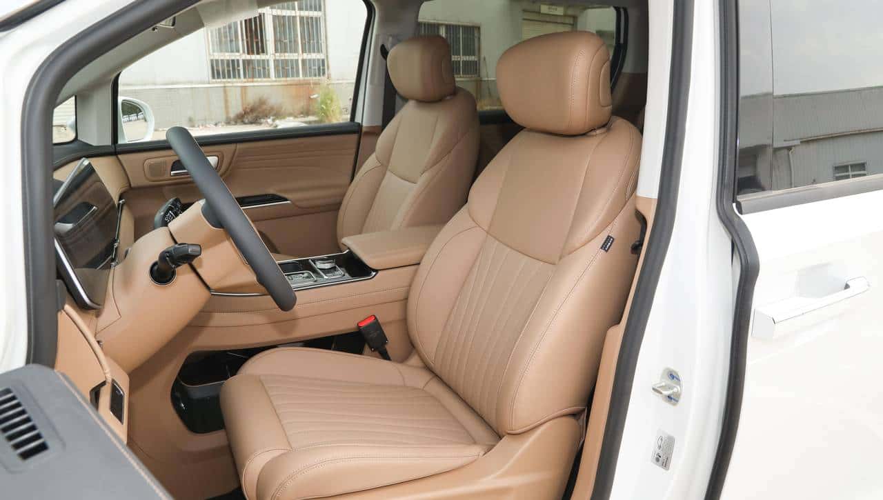 7.3s破百，油耗5.4L+续航1150km，7座布局，瑞风RF8好开又好坐！