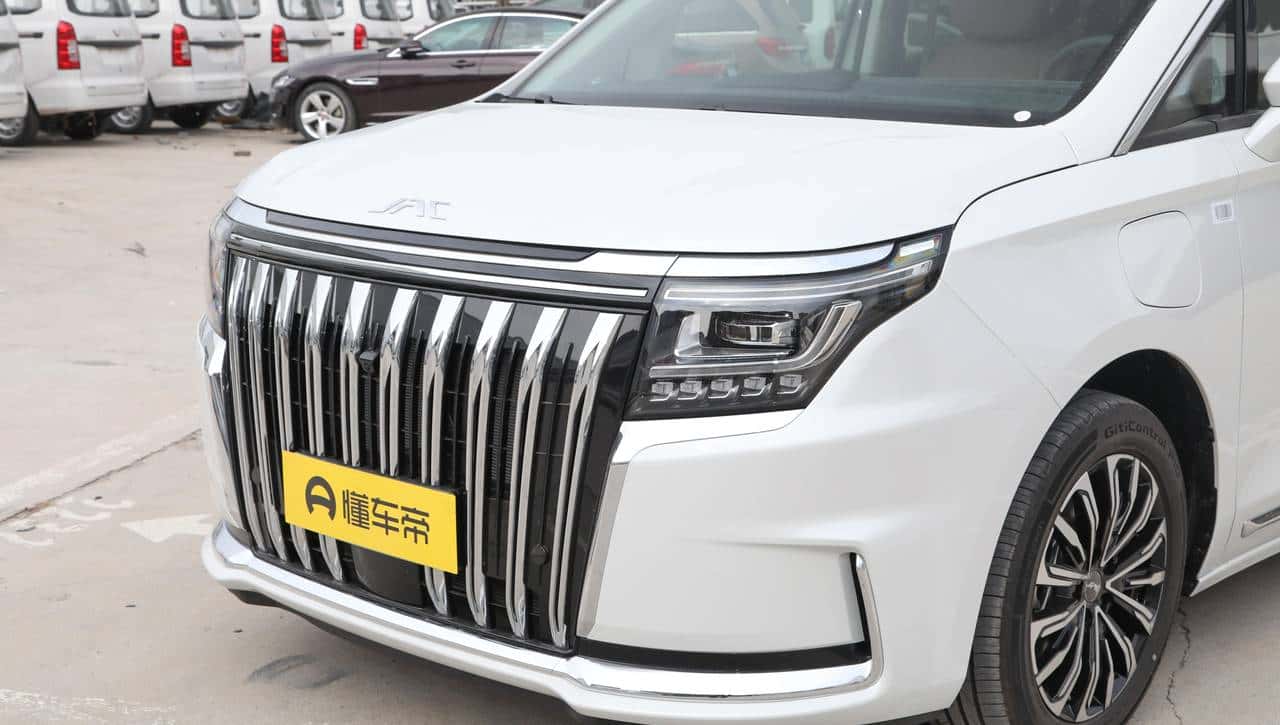 7.3s破百,油耗5.4L+续航1150km,7座布局,瑞风RF8好开又好坐! - 鹿快