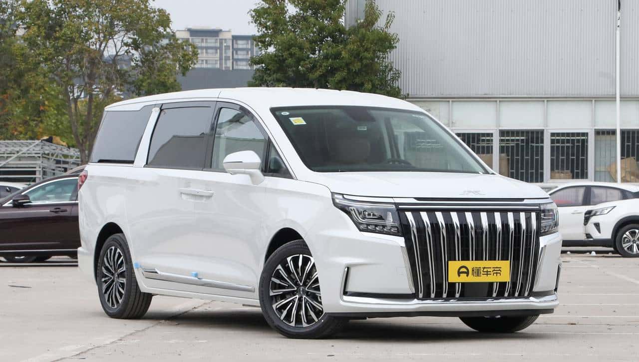 7.3s破百，油耗5.4L+续航1150km，7座布局，瑞风RF8好开又好坐！