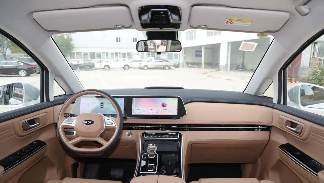 7.3s破百，油耗5.4L+续航1150km，7座布局，瑞风RF8好开又好坐！