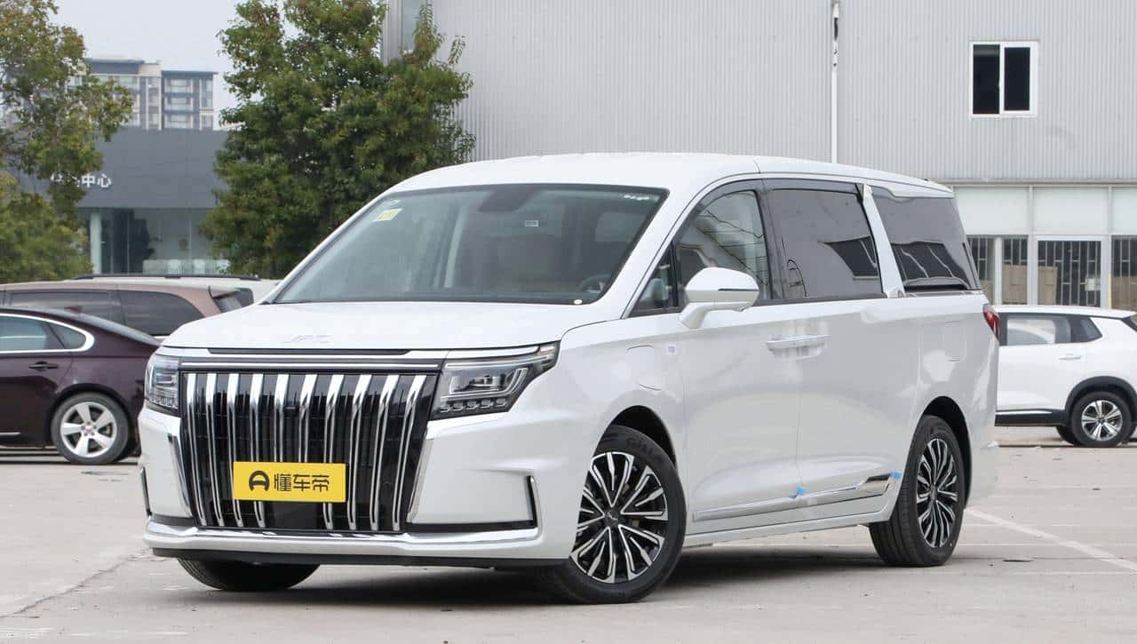 7.3s破百,油耗5.4L+续航1150km,7座布局,瑞风RF8好开又好坐! - 鹿快