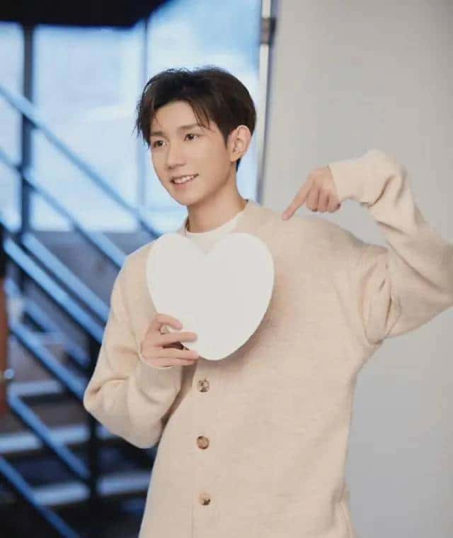 王源为什么不学表演,有人揣测是由于够不到门槛,被迫选择音乐