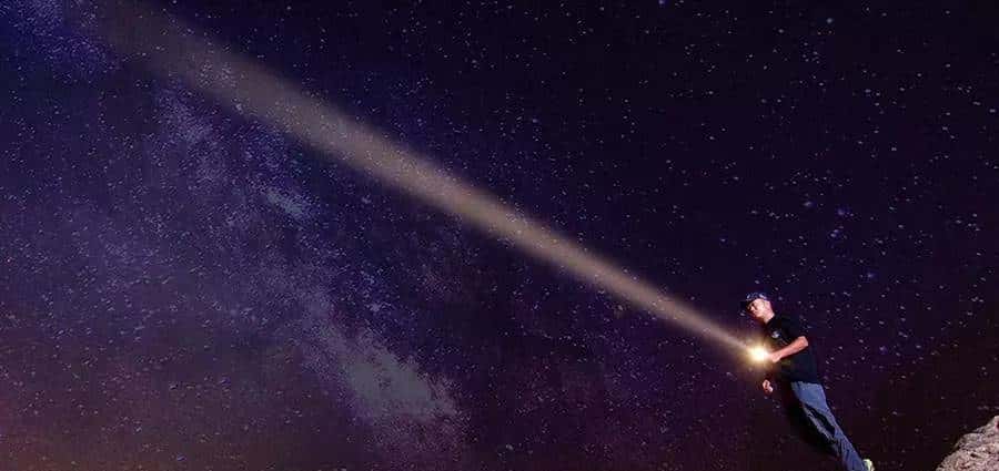 天黑没灯就是瞎！帮你挑了13款灯应付各种黑夜！