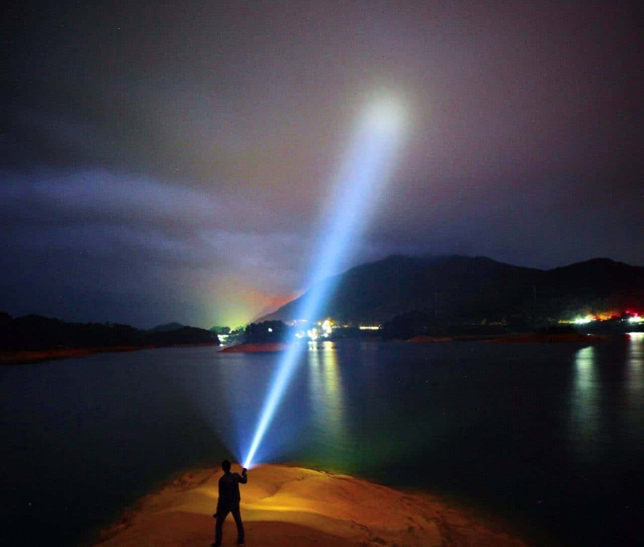 天黑没灯就是瞎！帮你挑了13款灯应付各种黑夜！