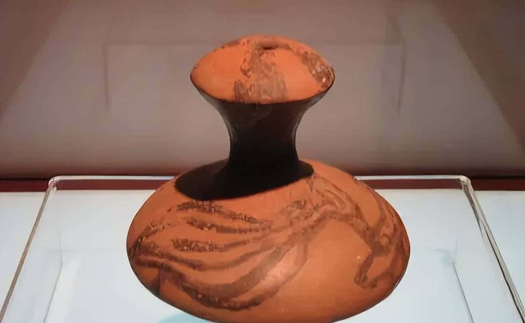 78年河南树坑出现红陶片，一人挖出陶缸，24年后才知是国宝中国宝