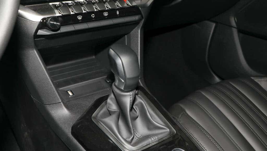 标致408：法系底盘真香，颜值能打！花小钱办大事