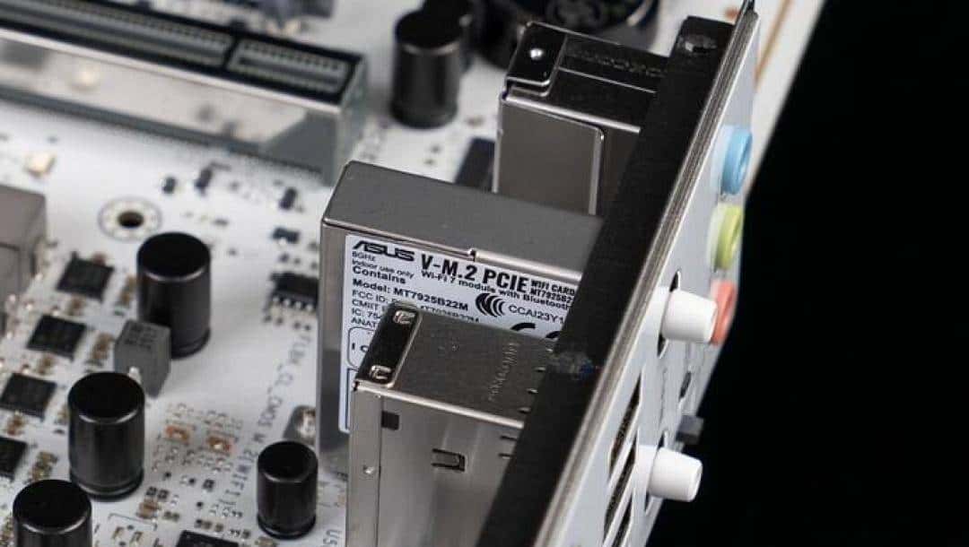 硬核电竞与实用主义的结合,华硕 B850重炮手二代 主板 评测