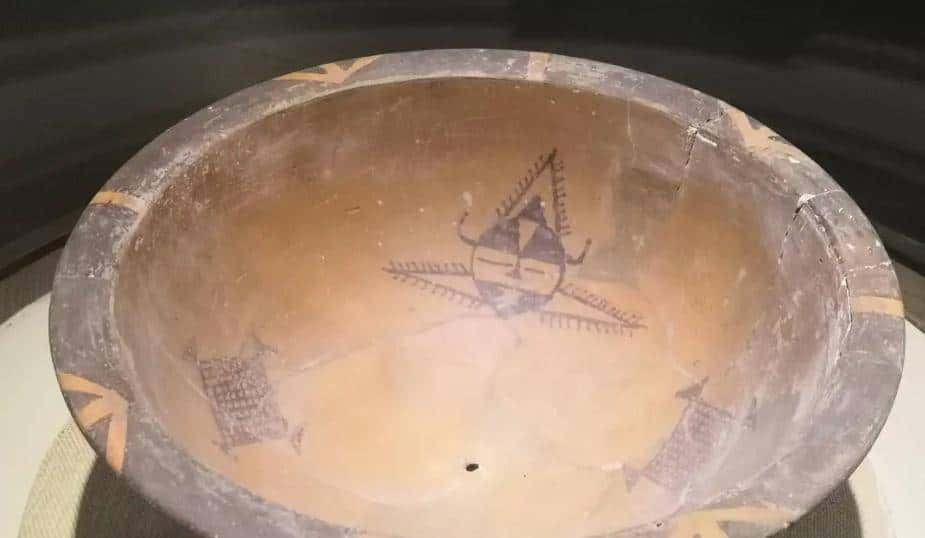 78年河南树坑出现红陶片，一人挖出陶缸，24年后才知是国宝中国宝