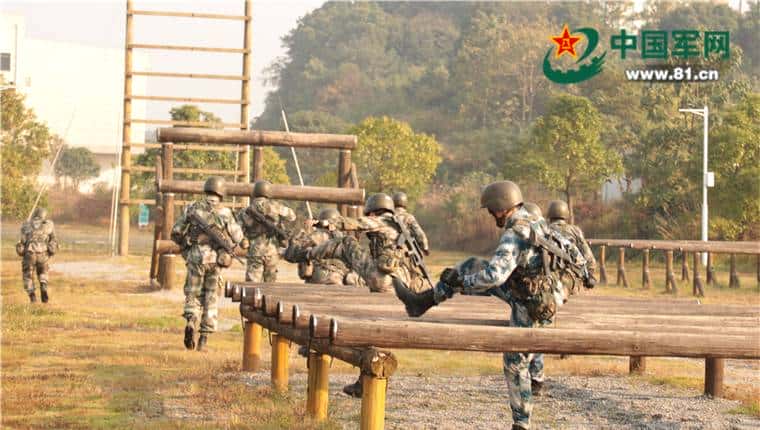国防科大的特战训练，为你骄傲鼓掌！