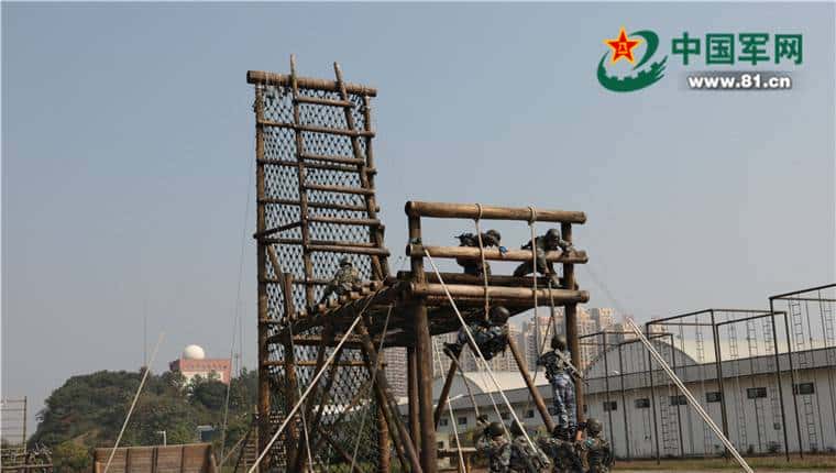 国防科大的特战训练，为你骄傲鼓掌！