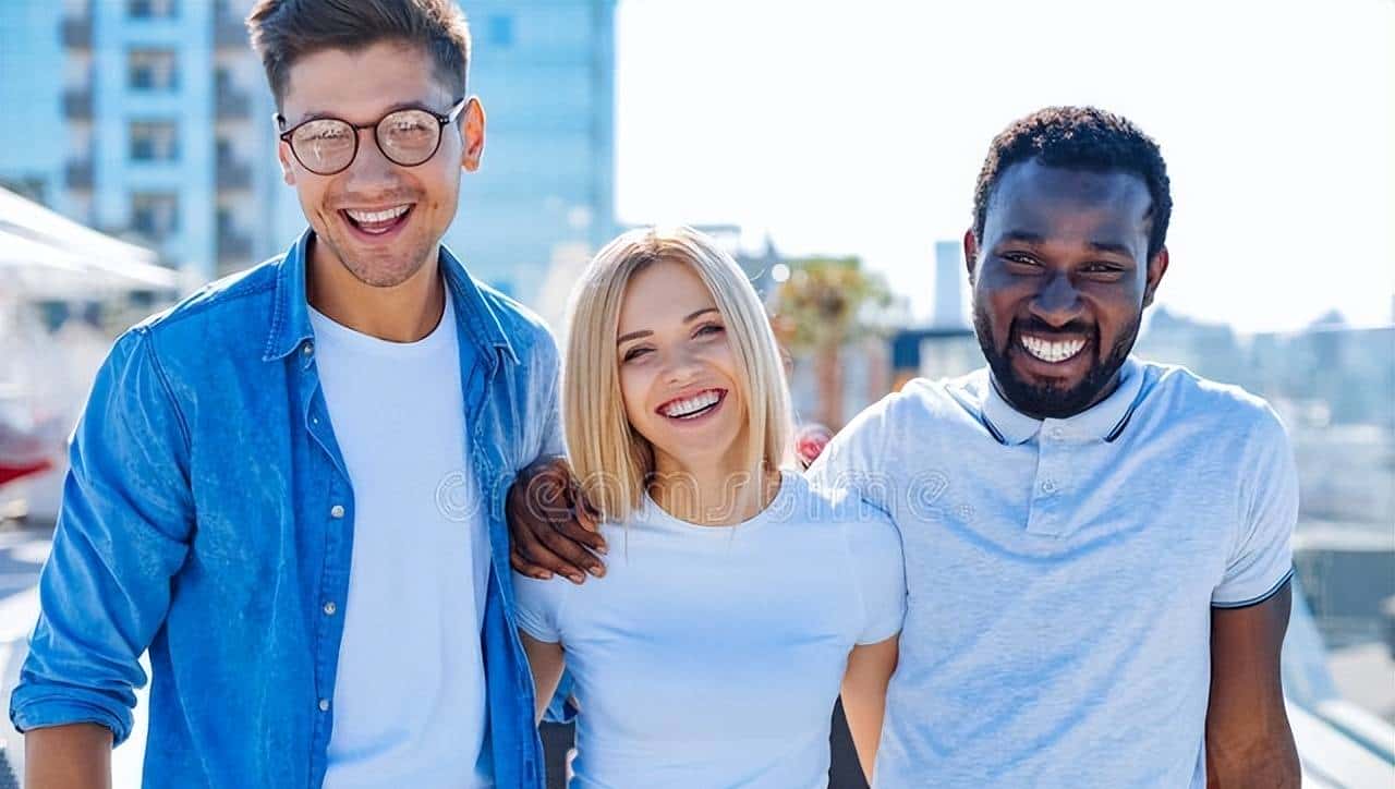 欧美女性似乎更喜欢黑人男性:背后的原因令人深思 - 鹿快