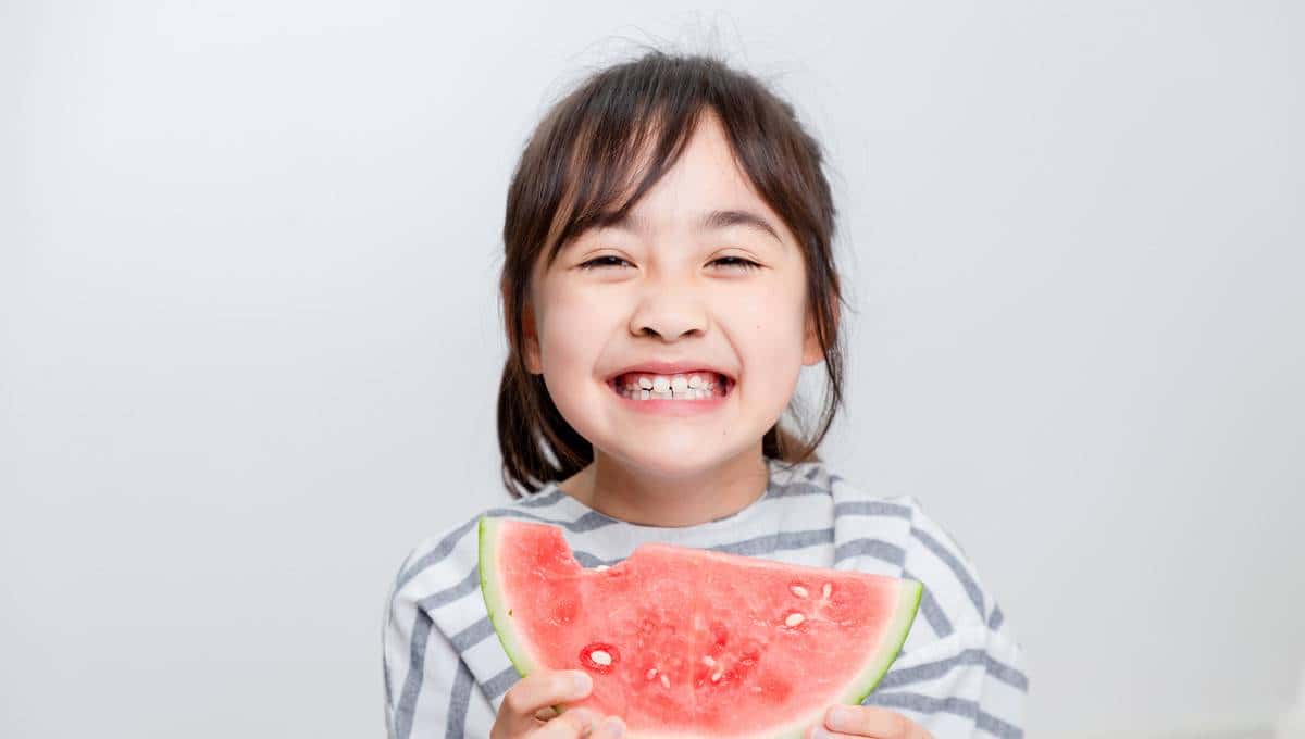 夏天吃西瓜，那“把西瓜切两半”用英语怎么说？ - 鹿快