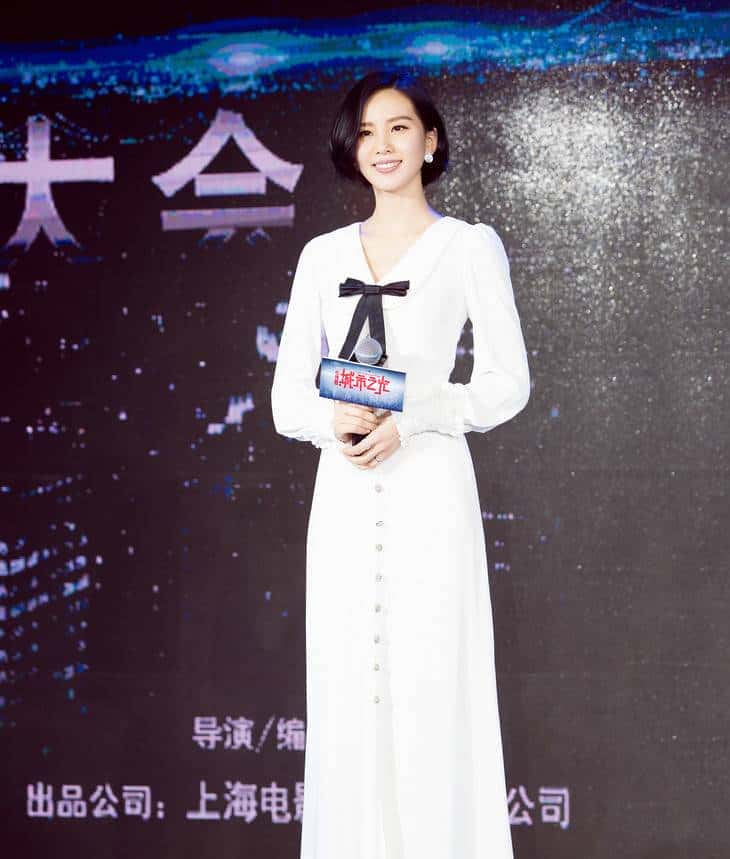 听说美的人儿都在穿这条小白裙！不信你看Baby、诗诗和汤唯