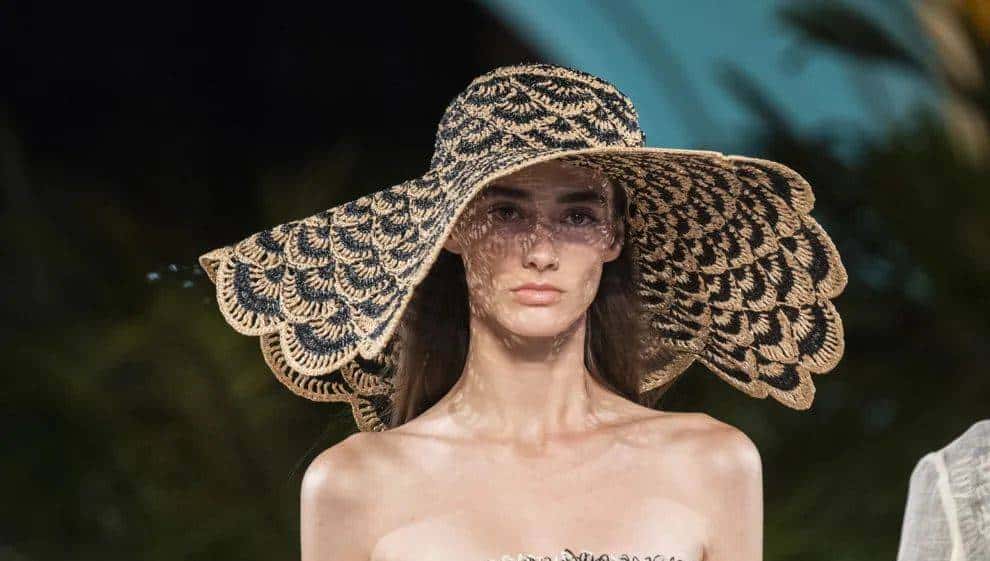 小暑天儿穿什么才能让你“露”出透心凉?