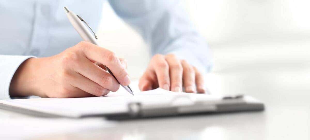 【办公技巧】：Word页眉中的下横线如何快速去除？