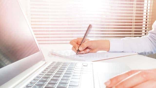 【办公技巧】：Word页眉中的下横线如何快速去除？