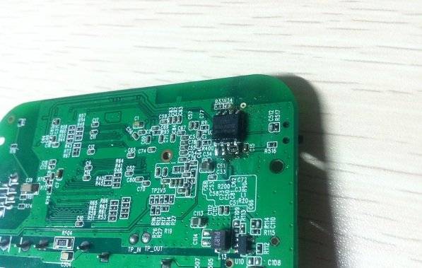 给路由器更换flash（结尾有彩蛋）