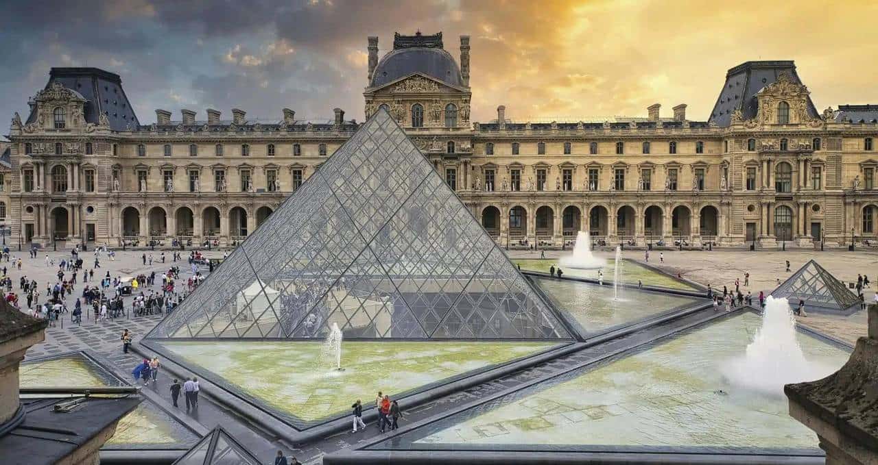 穿越时空双语读:1793年11月8日巴黎卢浮宫博物馆首次向公众开放