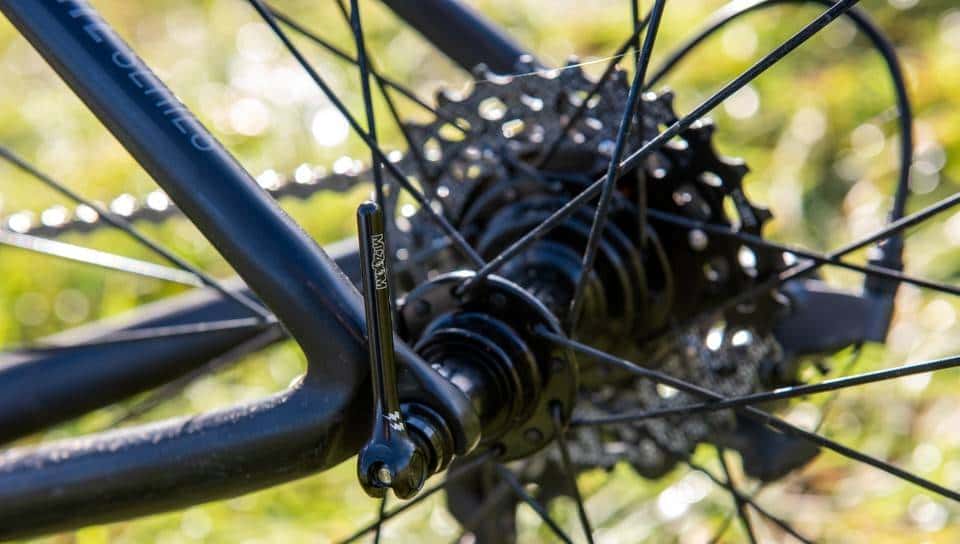 还有哪里可以锯掉？赛场上的9辆超轻公路车