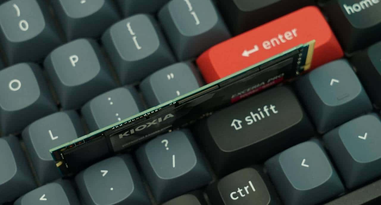 1GB缓存+原厂TLC颗粒:铠侠极至超速PRO SE10 1TB PCIe4.0固态硬盘