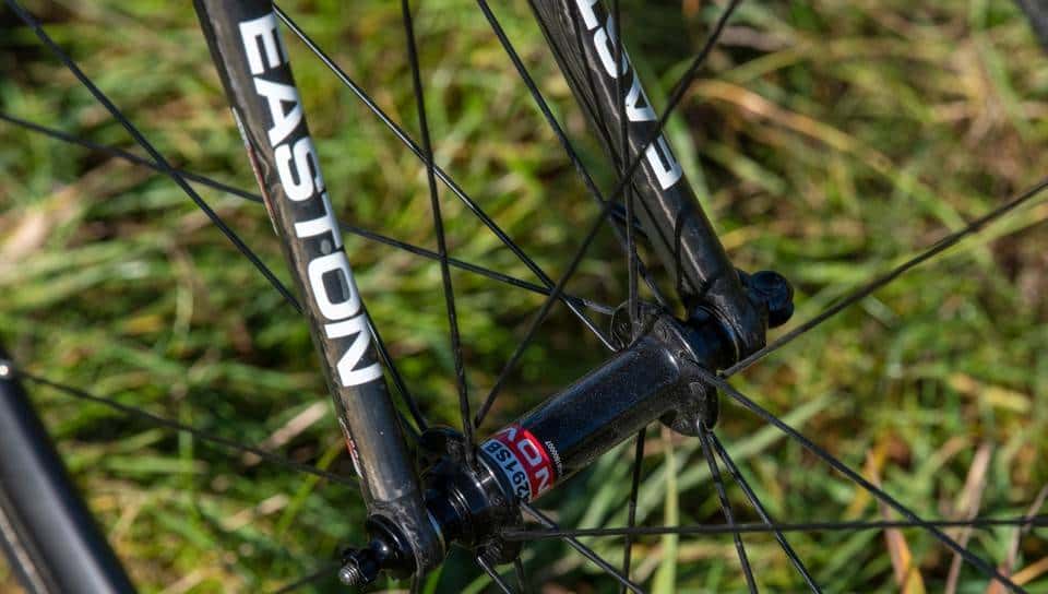 还有哪里可以锯掉？赛场上的9辆超轻公路车