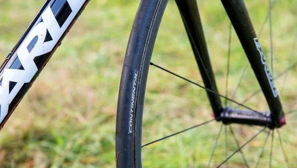 还有哪里可以锯掉？赛场上的9辆超轻公路车