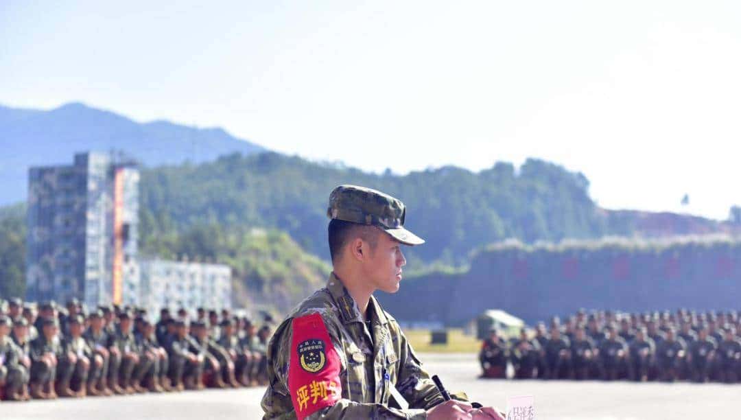 兵之初丨超燃！新兵首次亮剑，杀气十足！