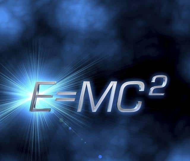 颠覆世界的公式:爱因斯坦的质能方程E=mc²究竟是怎么来的?