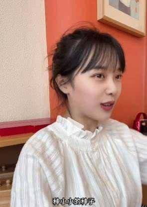 一首神曲挖呀挖让黄老师爆红成为顶流后疯狂敛财对不对?