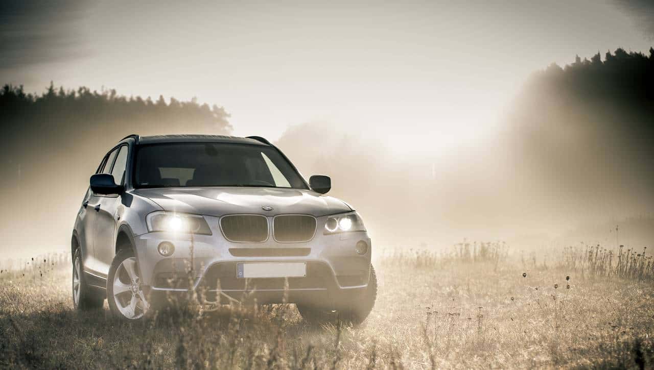 车载电子电气架构 — 行业背景和EE新型架构 - 鹿快