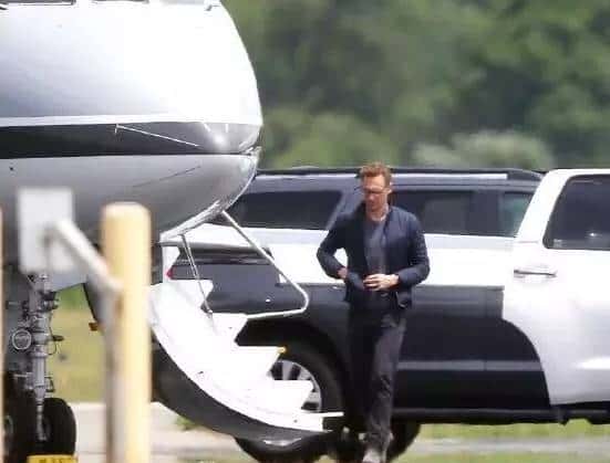 “抖霉恋”假戏还是真做？英国群众依旧没放过。。。