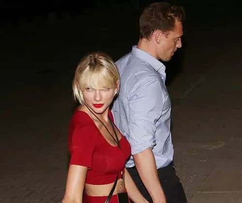 “抖霉恋”假戏还是真做？英国群众依旧没放过。。。