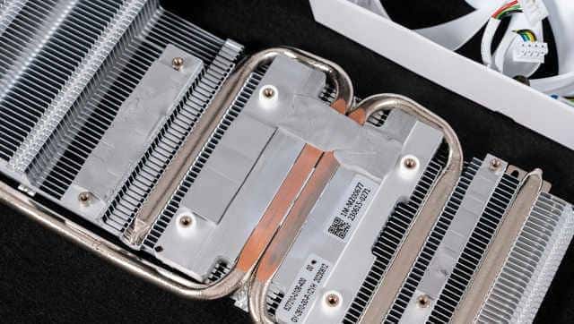 耕升 GeForce RTX 4060 踏雪显卡评测:高性能低功耗,再续甜品荣光