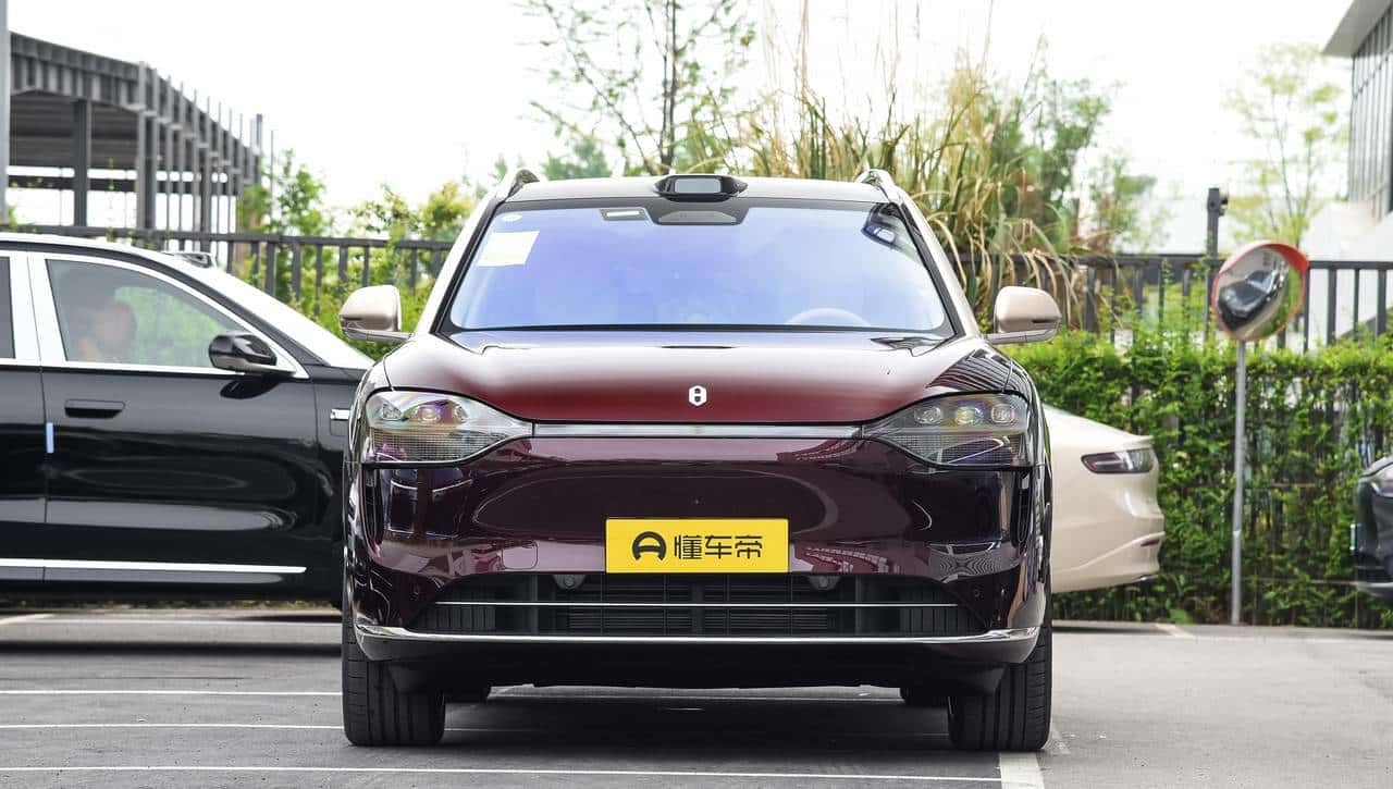 大型SUV对决!问界M9 VS 领克900,谁才是全能之选?