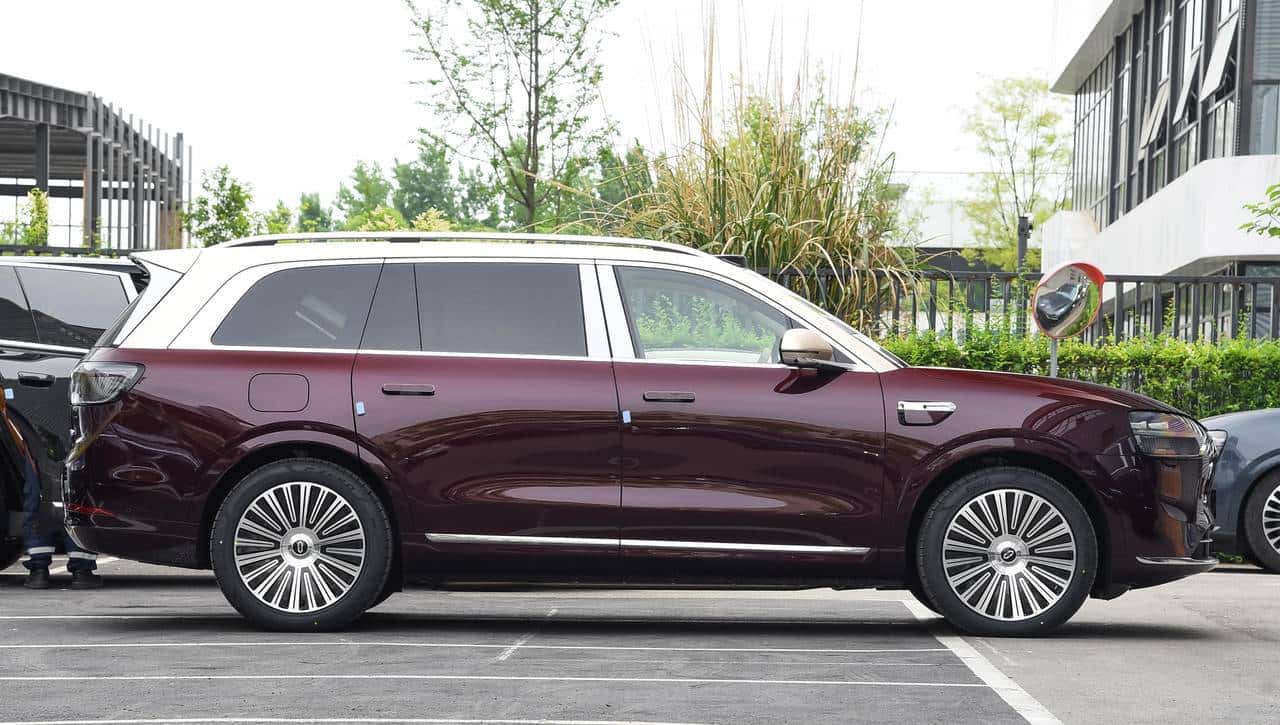 大型SUV对决!问界M9 VS 领克900,谁才是全能之选?