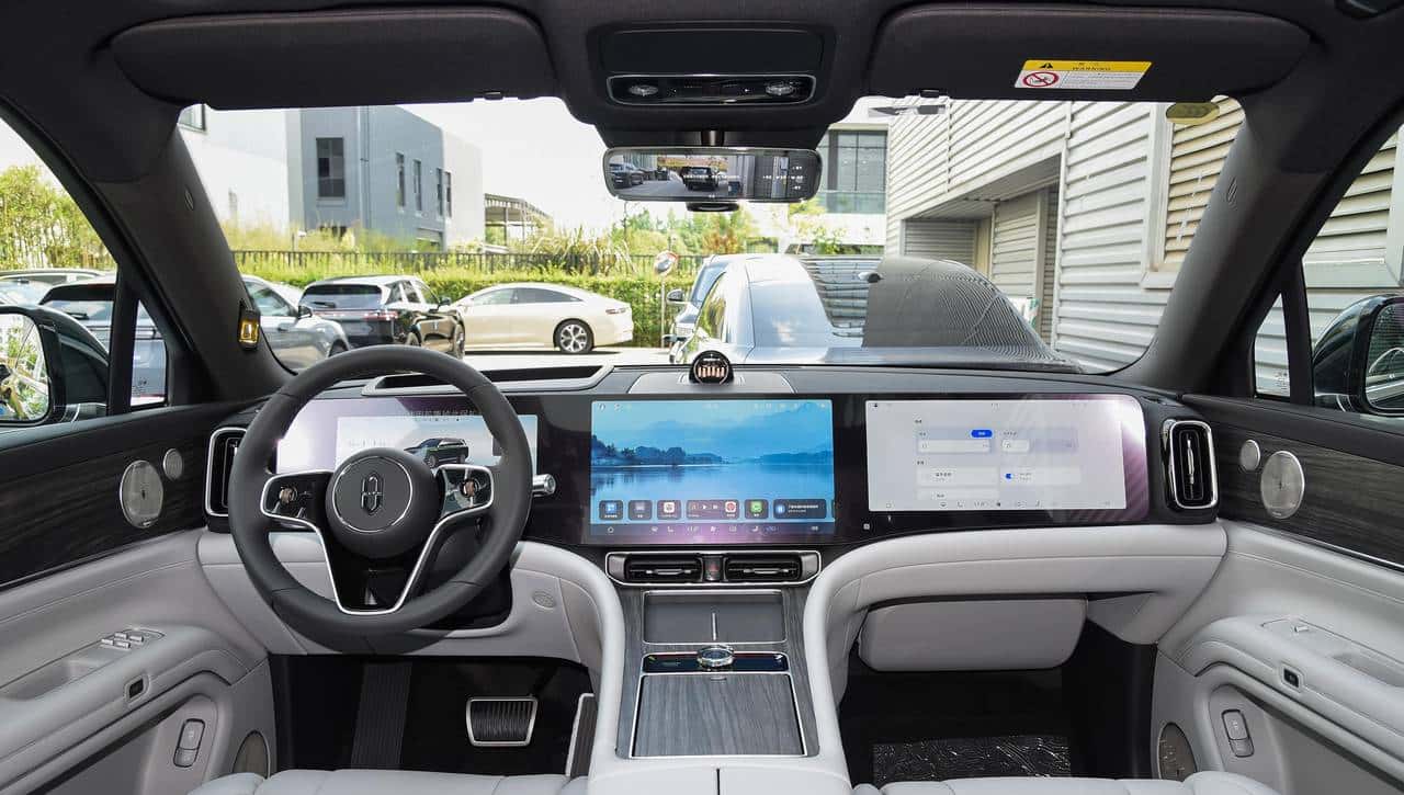 大型SUV对决!问界M9 VS 领克900,谁才是全能之选?