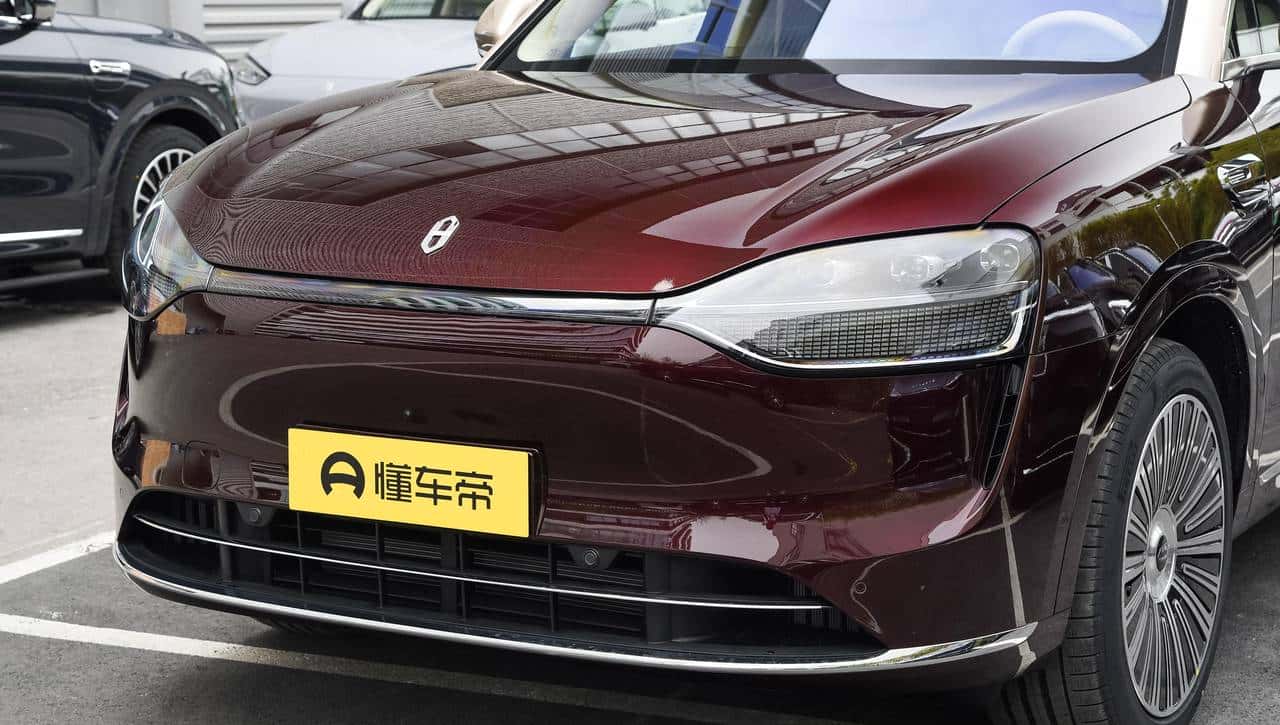 大型SUV对决!问界M9 VS 领克900,谁才是全能之选?