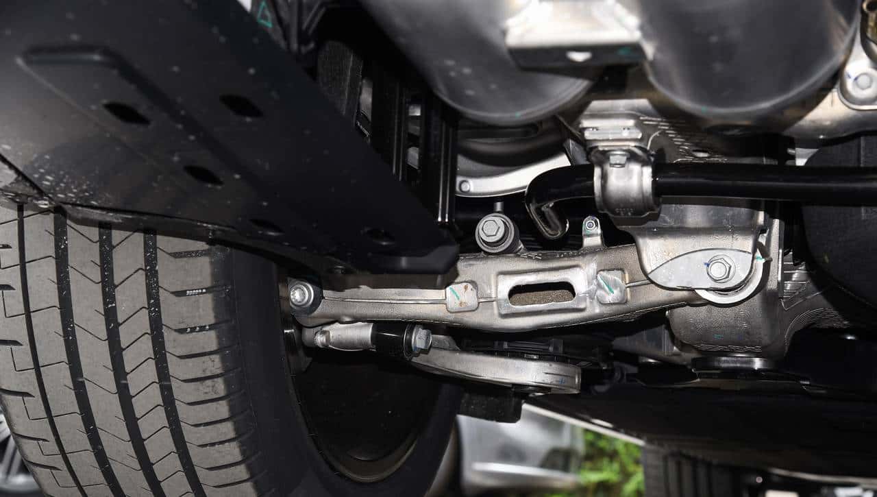 大型SUV对决!问界M9 VS 领克900,谁才是全能之选?